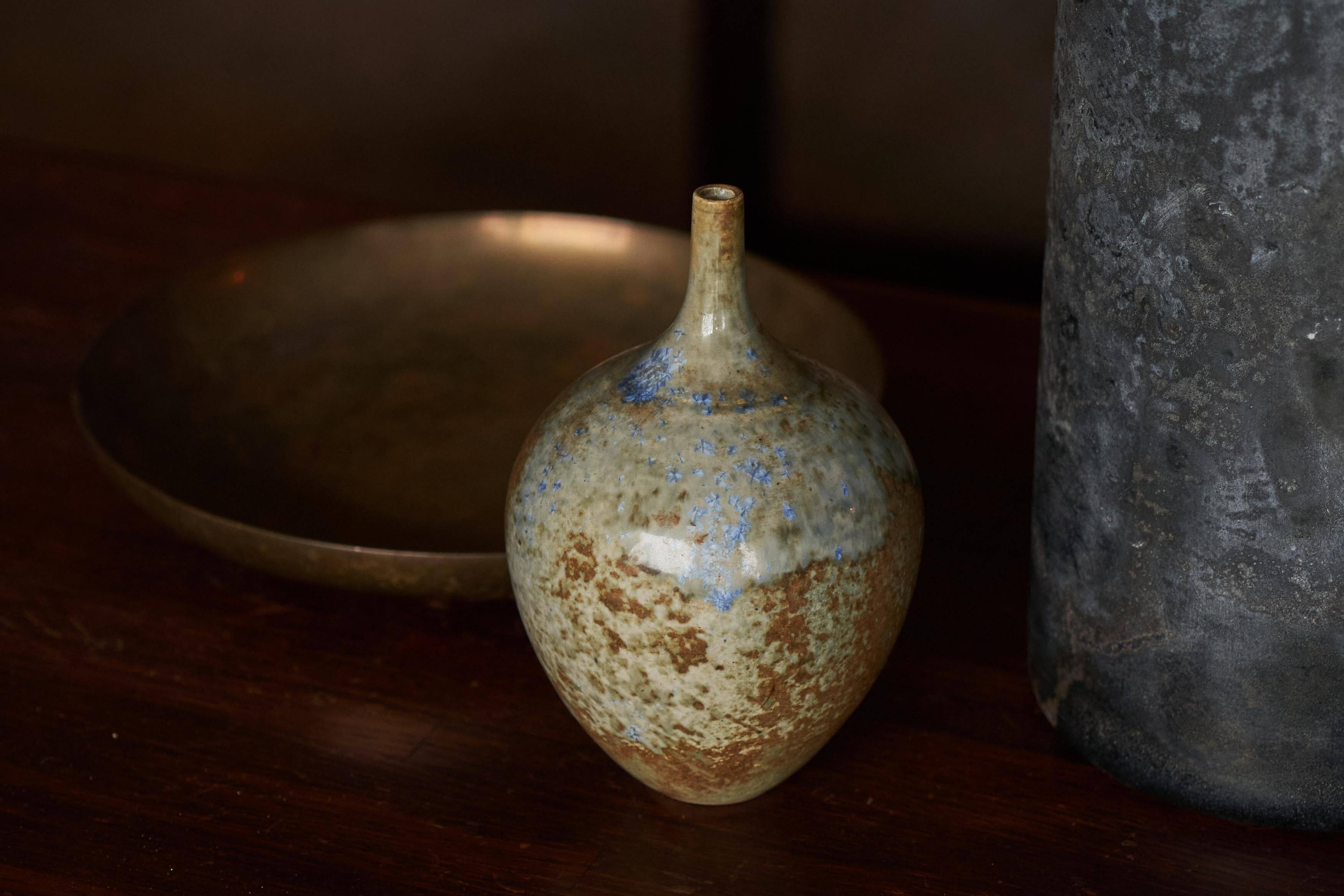 Sculptural vase in pottery from the mid-century 1960s.