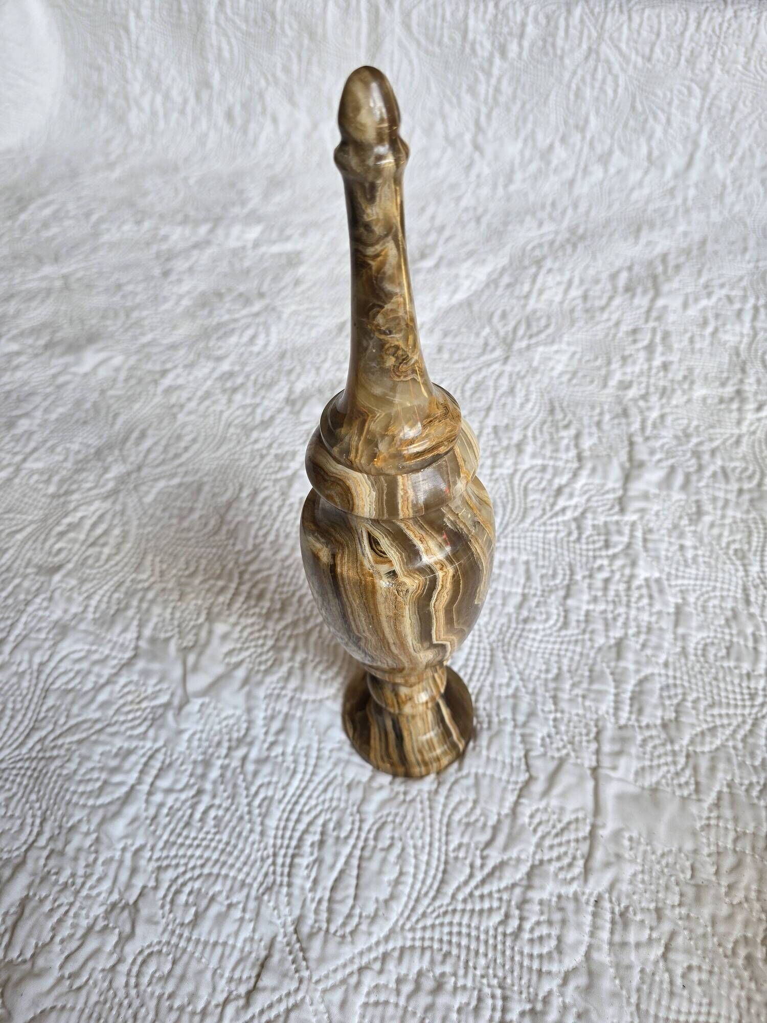 Vintage covered urn vase in veined onyx marble, 1960s-1980s.