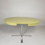 Vintage round dining table with a diameter of 100 cm, extendable to 135 cm, from the 1970s.