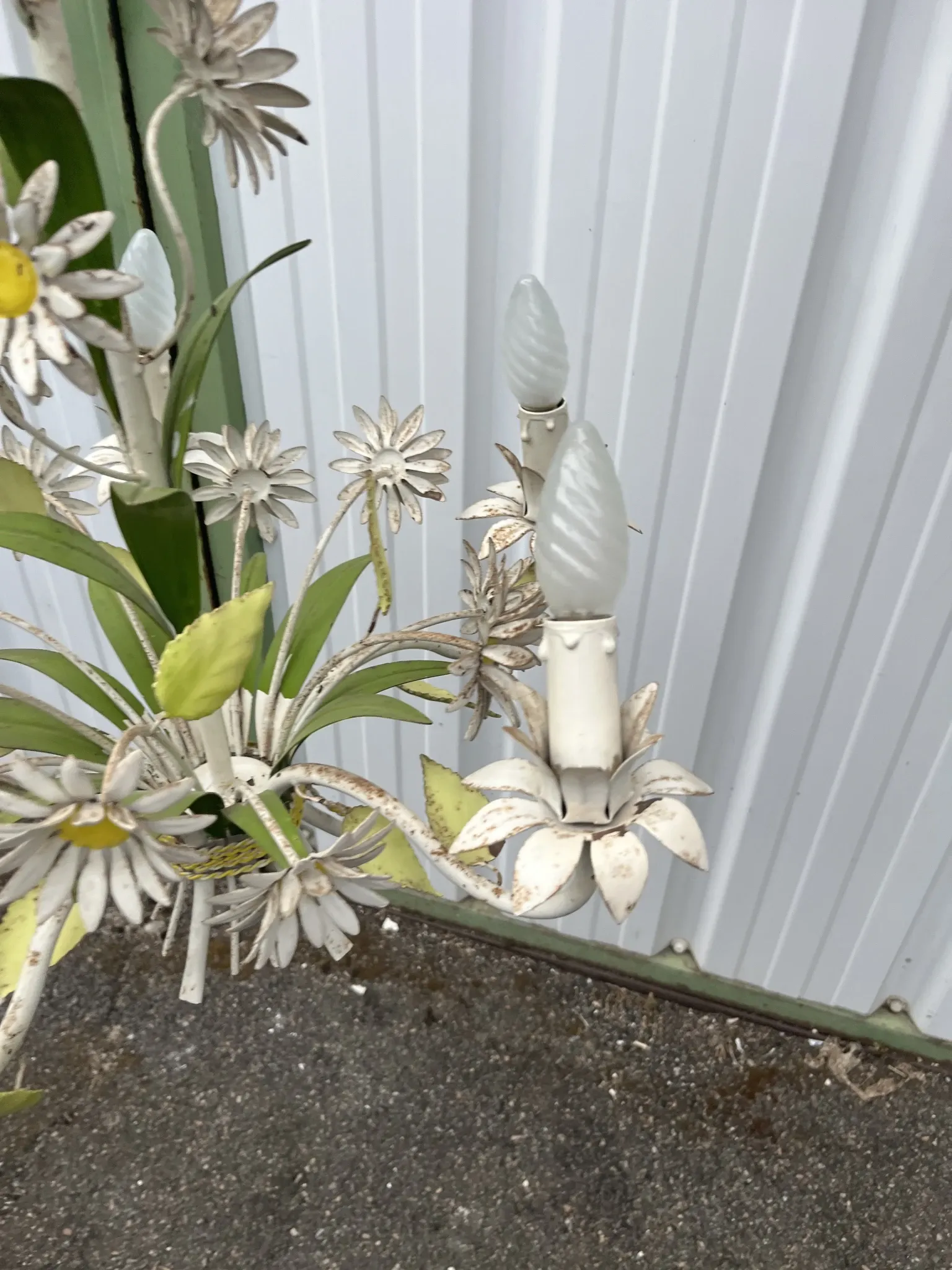 Large antique painted tin chandelier - Floral decoration with daisies and foliage.