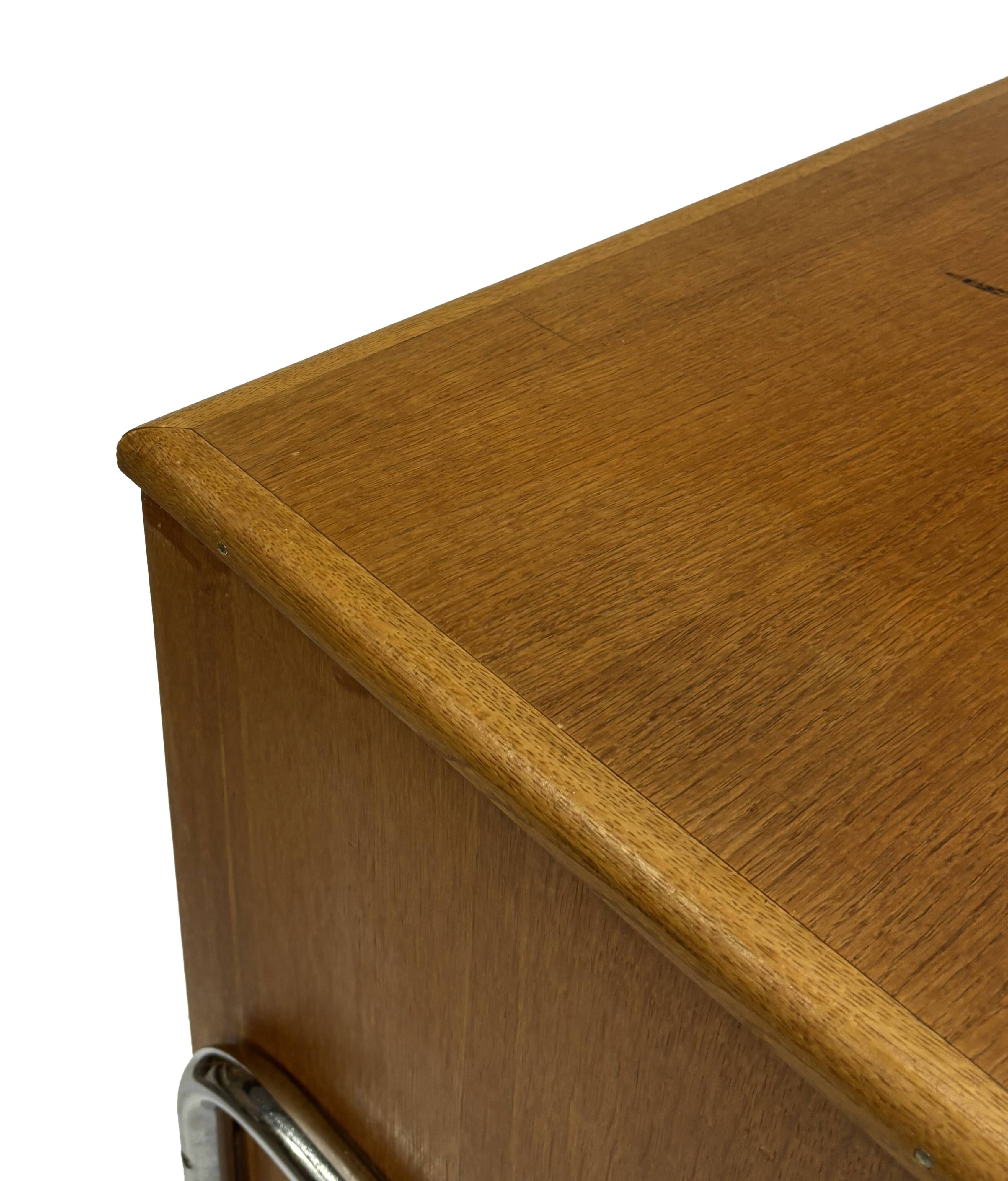 Bureau tubulaire de style Bauhaus du milieu du siècle, design des années 40 en chêne
