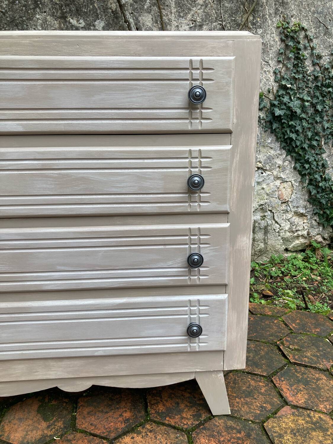 Vintage chest of drawers
