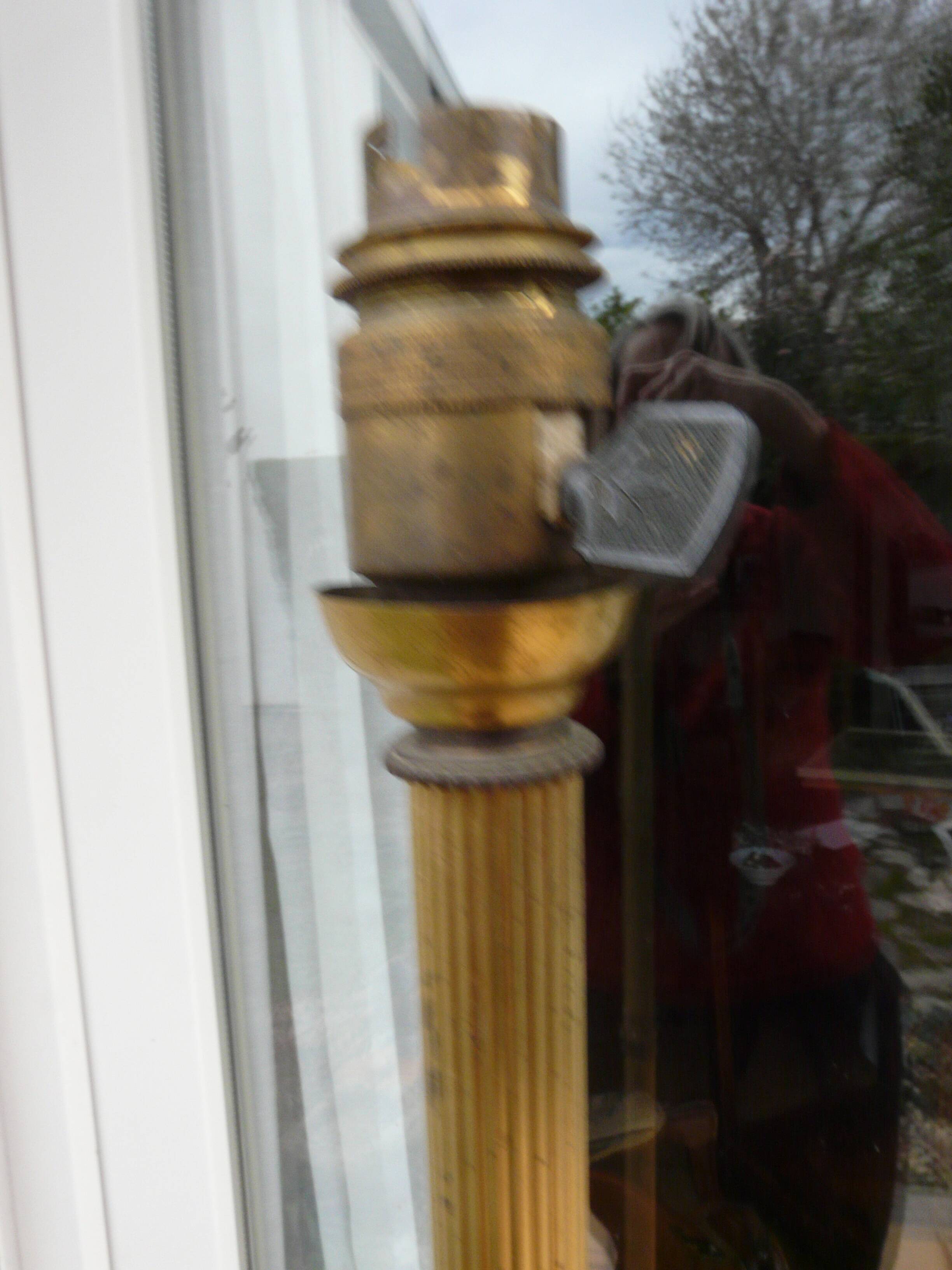 Lampadaire tripode années 50 en laiton et bronze doré