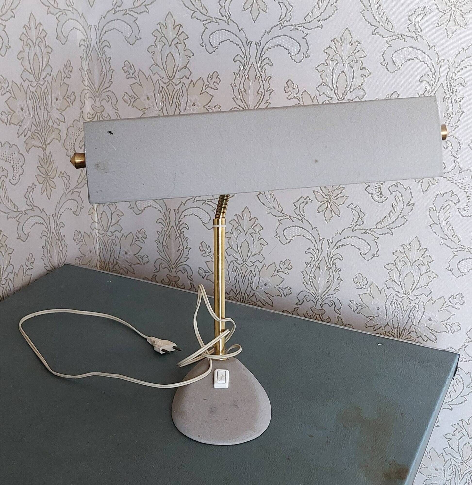 Desk lamp