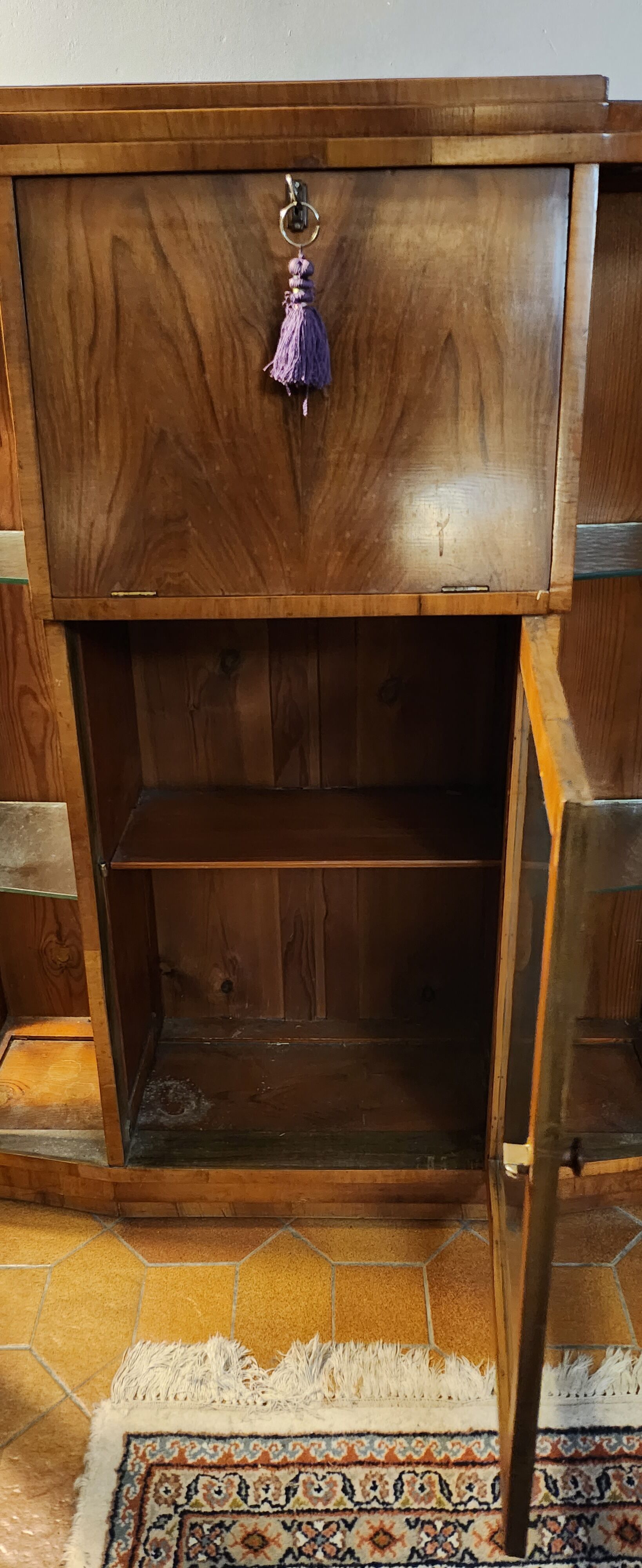 Art deco showcase bar furniture in rosewood veneer. 1930s.
