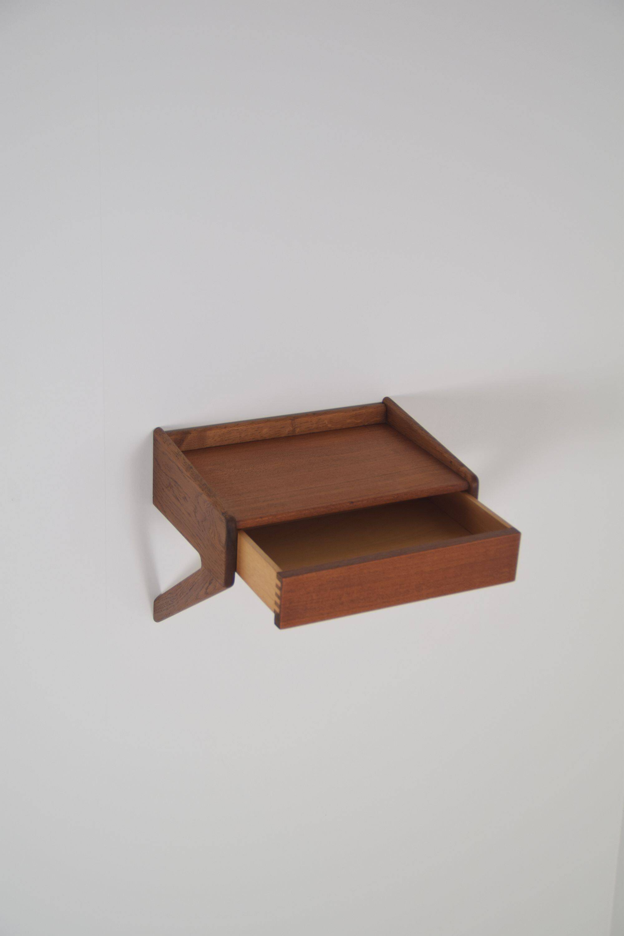 Floating bedside table by Sigfred Omann for Ølholm Møbelfabrik, 1960s