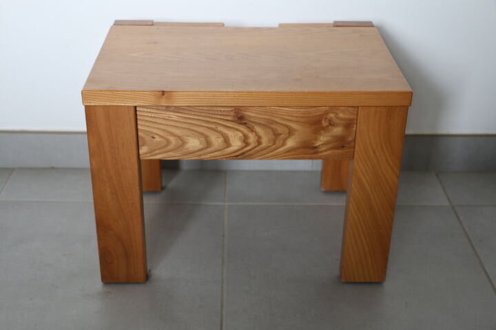 Bedside elm house Regain