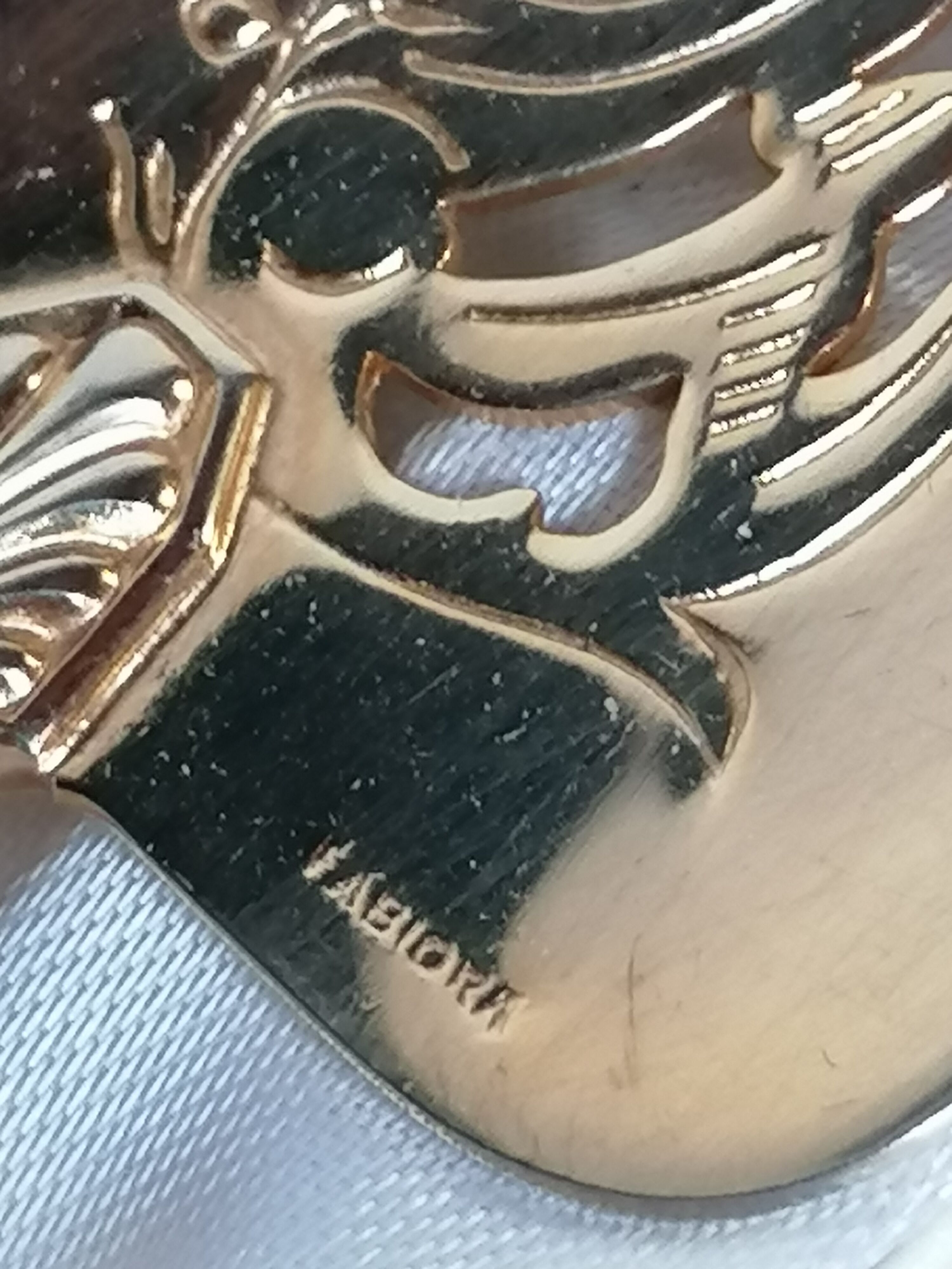 Golden metal pie shovel stamped Fabiora