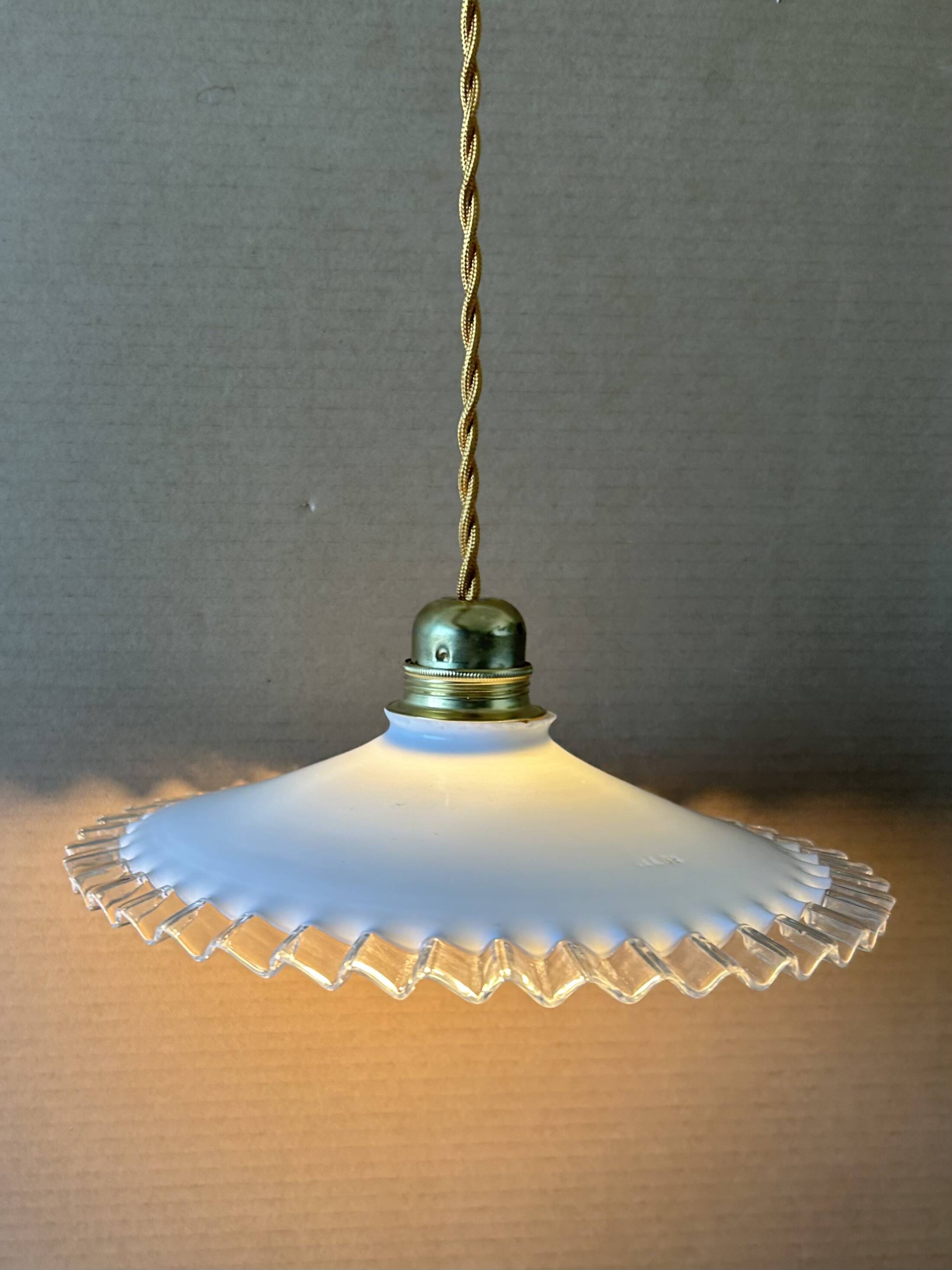 Suspension opaline ancienne