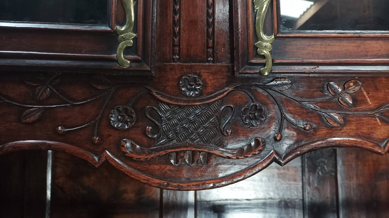 Provençal dresser in ash