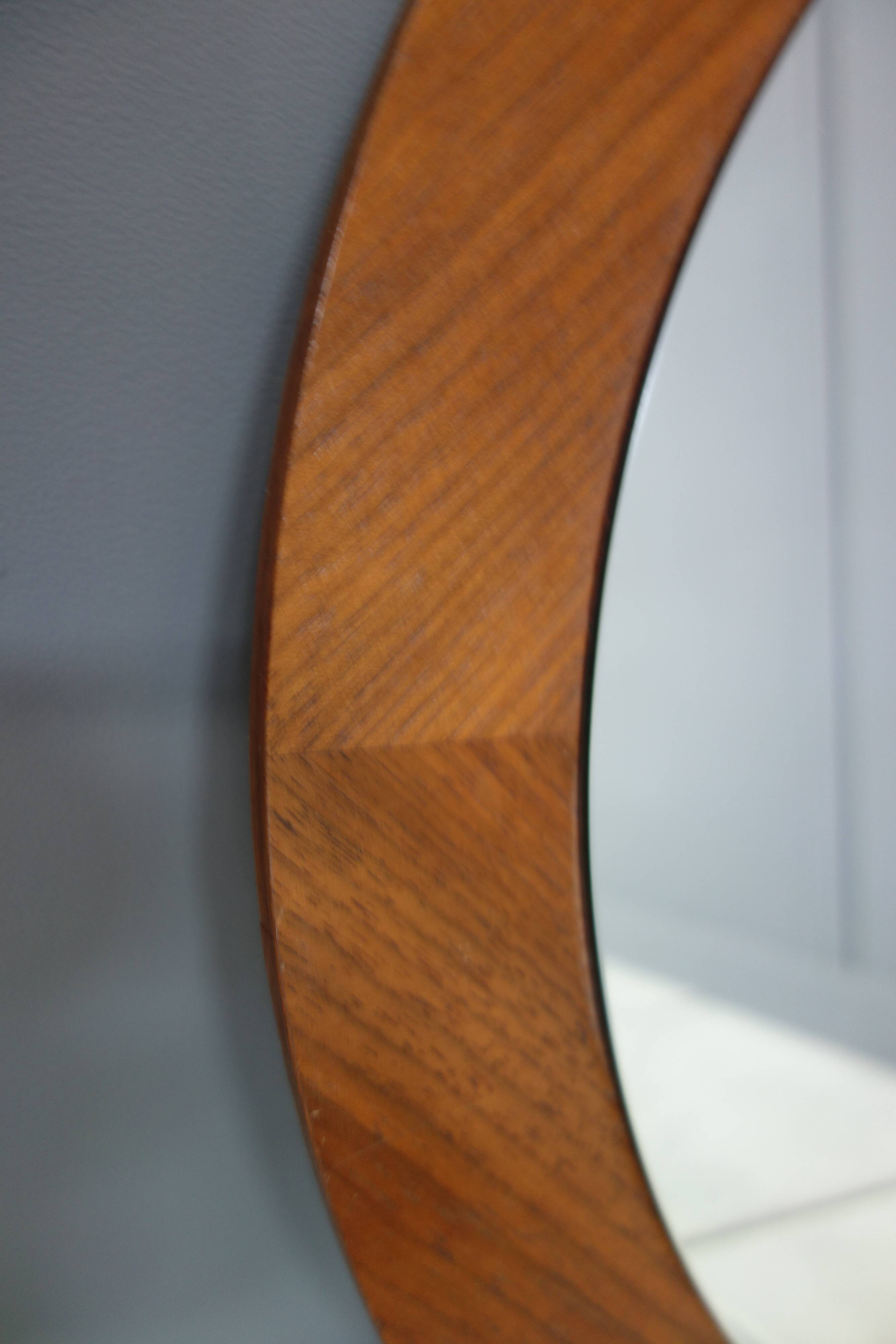 Miroir rond sur placage de teck des années 1960 - 49cm