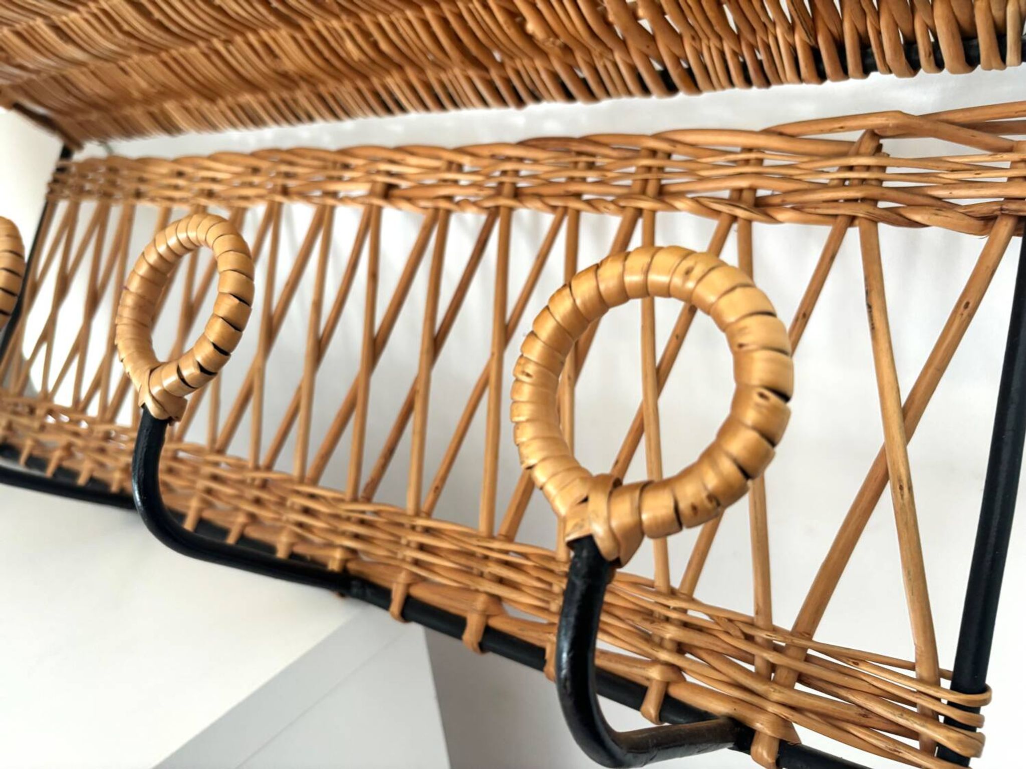 Porte manteau en fer et rotin Jacques Adnet 60s