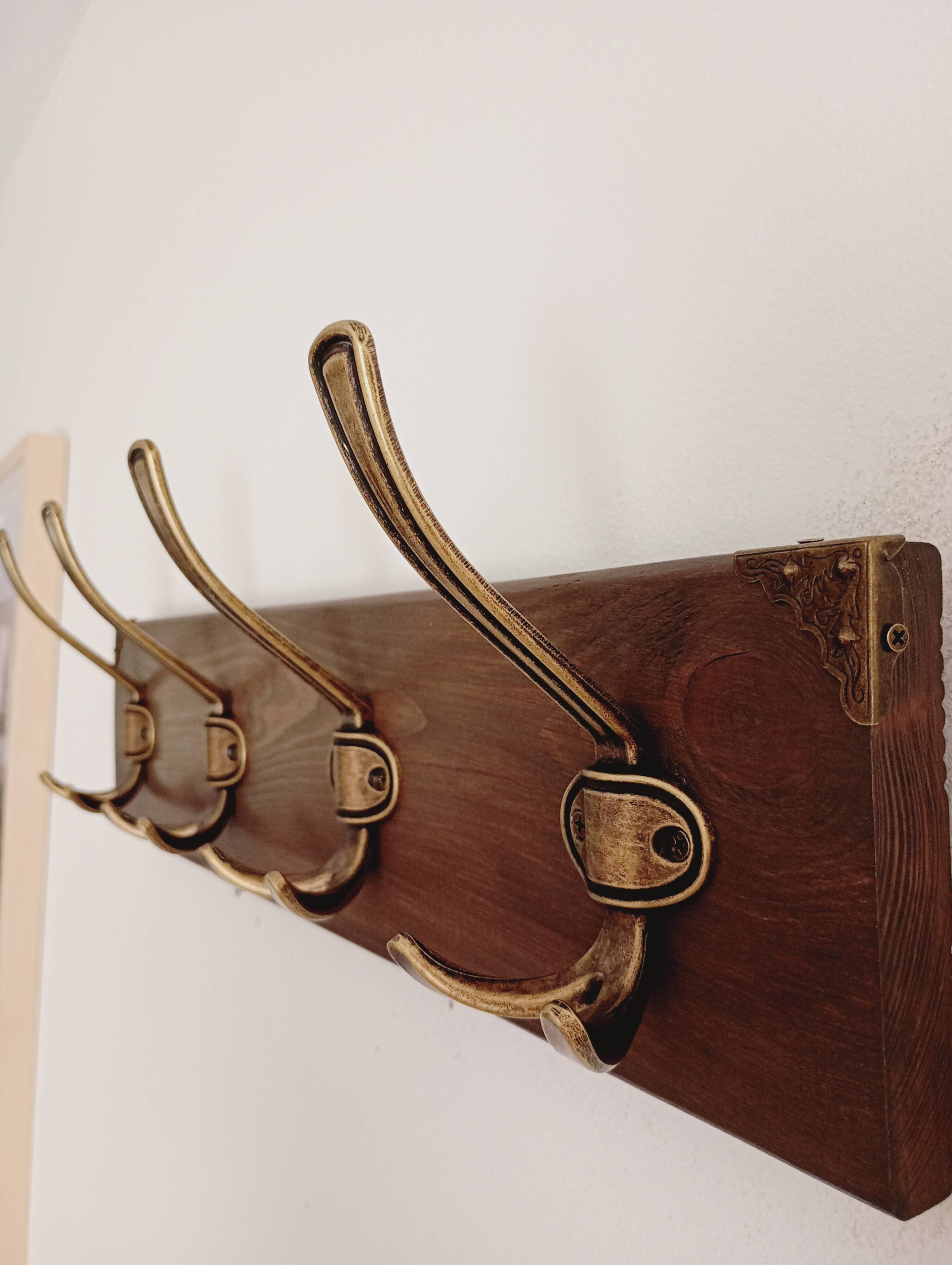 Rustic style wall coat rack – 50 cm – 4 metal hooks – Stained wood
