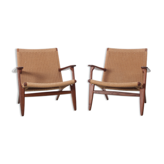 Pair of Scandinavian armchairs CH25 by Hans Wegner for Carl Hansen