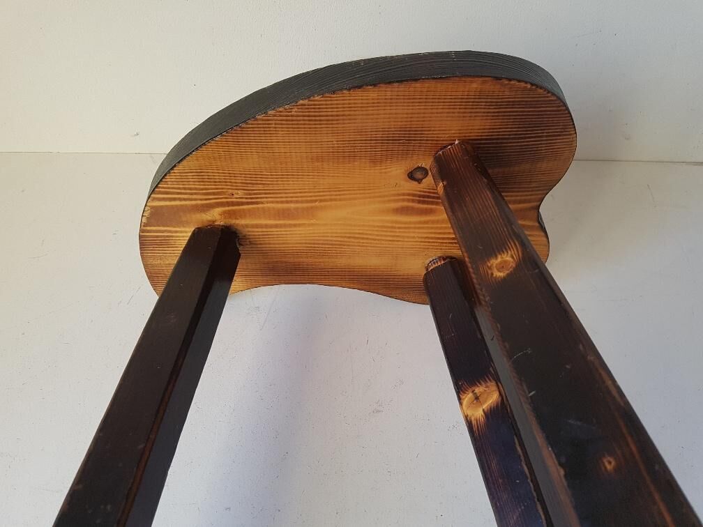 Tripod stool in vintage skin