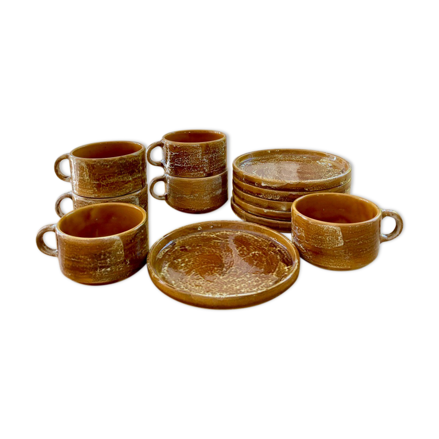 6 stoneware cups and 6 enamel plates