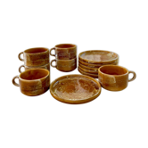 6 tasses en grès et 6 assiettes émaillées
