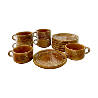 6 stoneware cups and 6 enamel plates