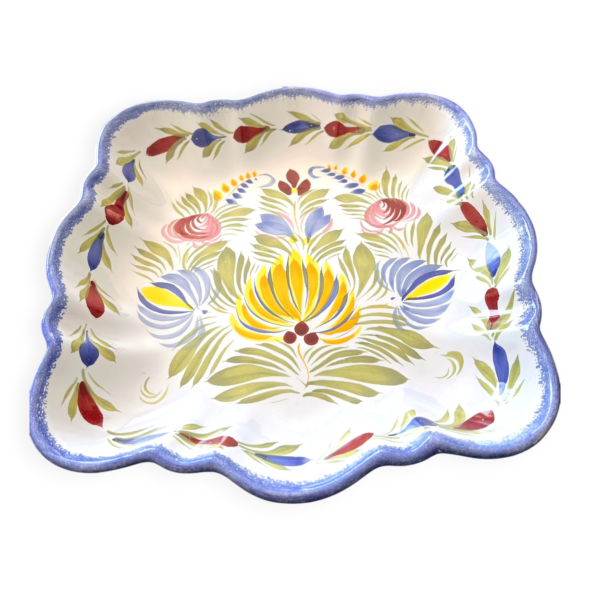 Shallow dish from Quimper pottery HB Henriot - floral decoration, Breton.