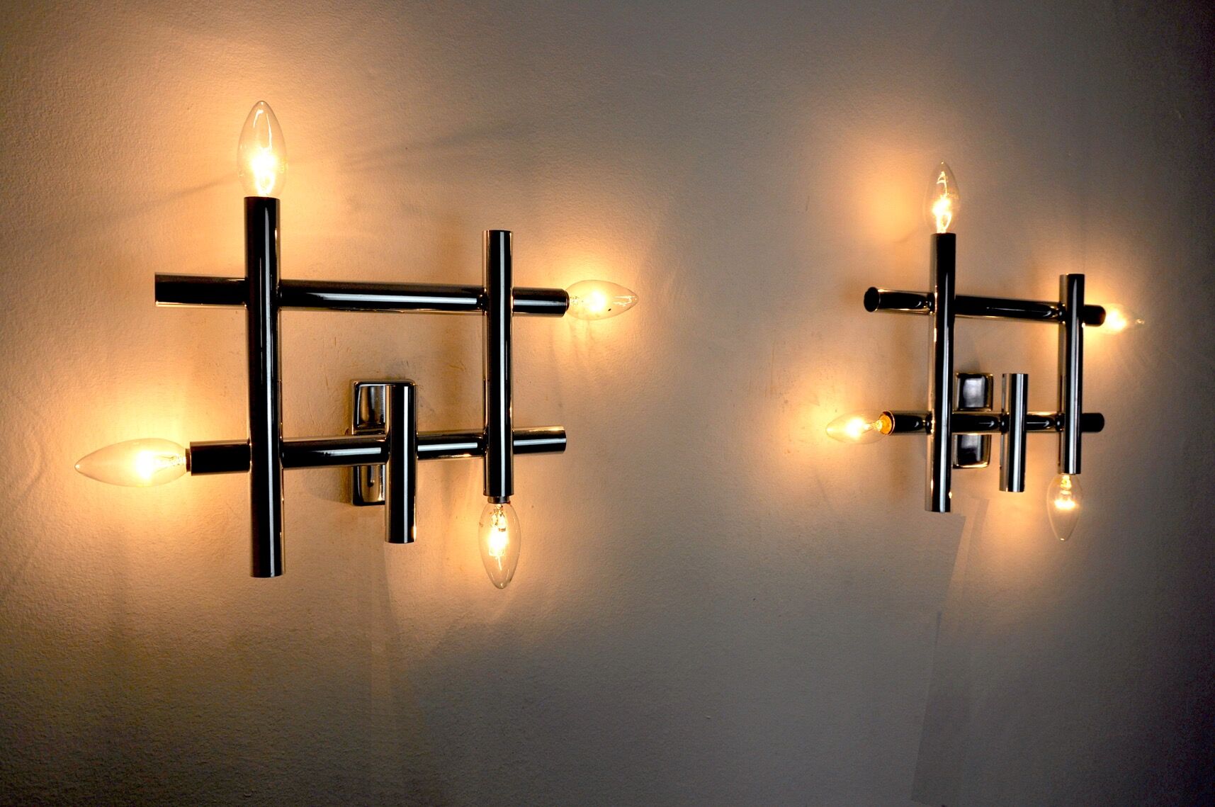 Pair of geometric wall lamps Maison Sciolari, 4feux, Italy, 1970
