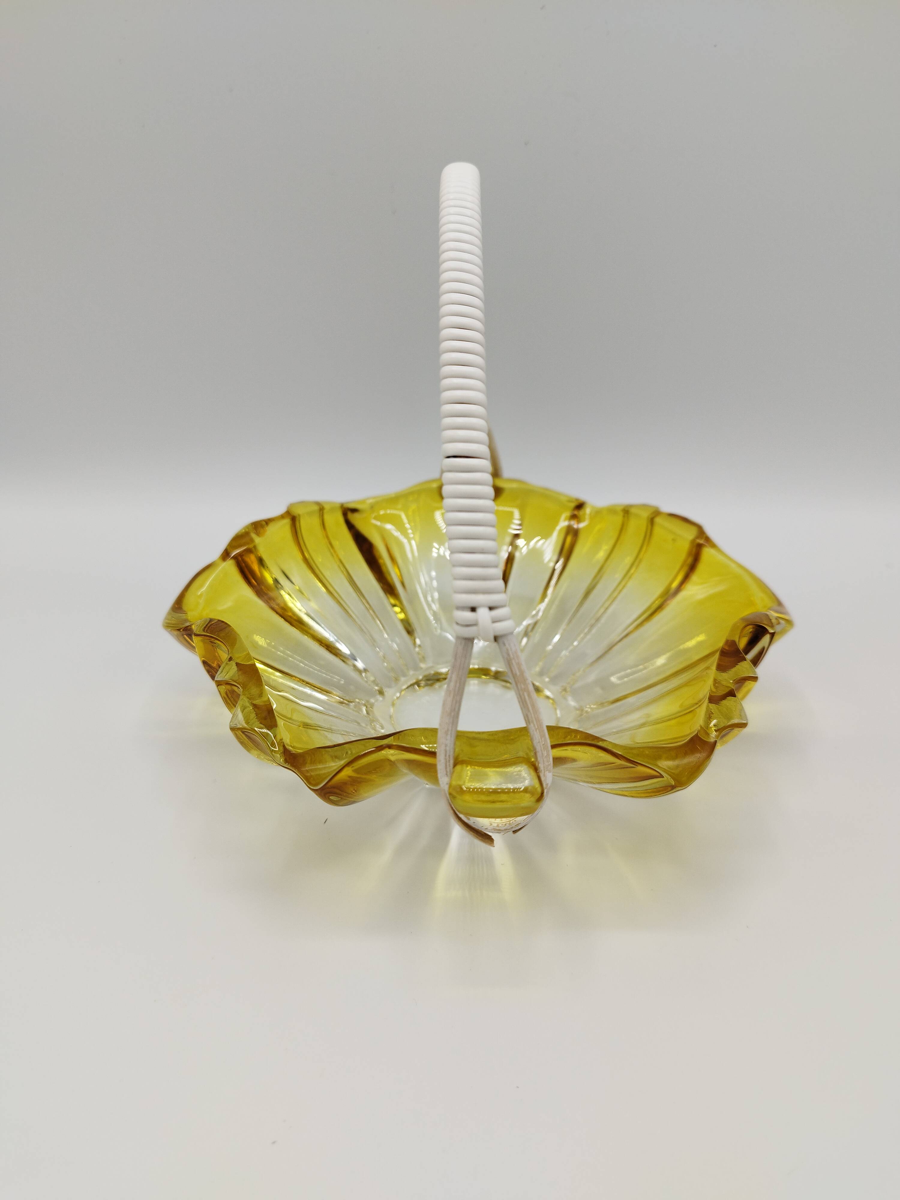 Vintage amber glass pocket basket with scoubidou handle – 1960s