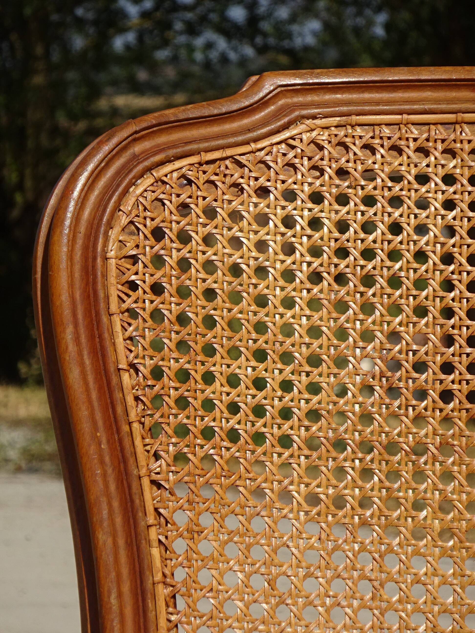 Paire de chaises en bois et cannage style Louis XV