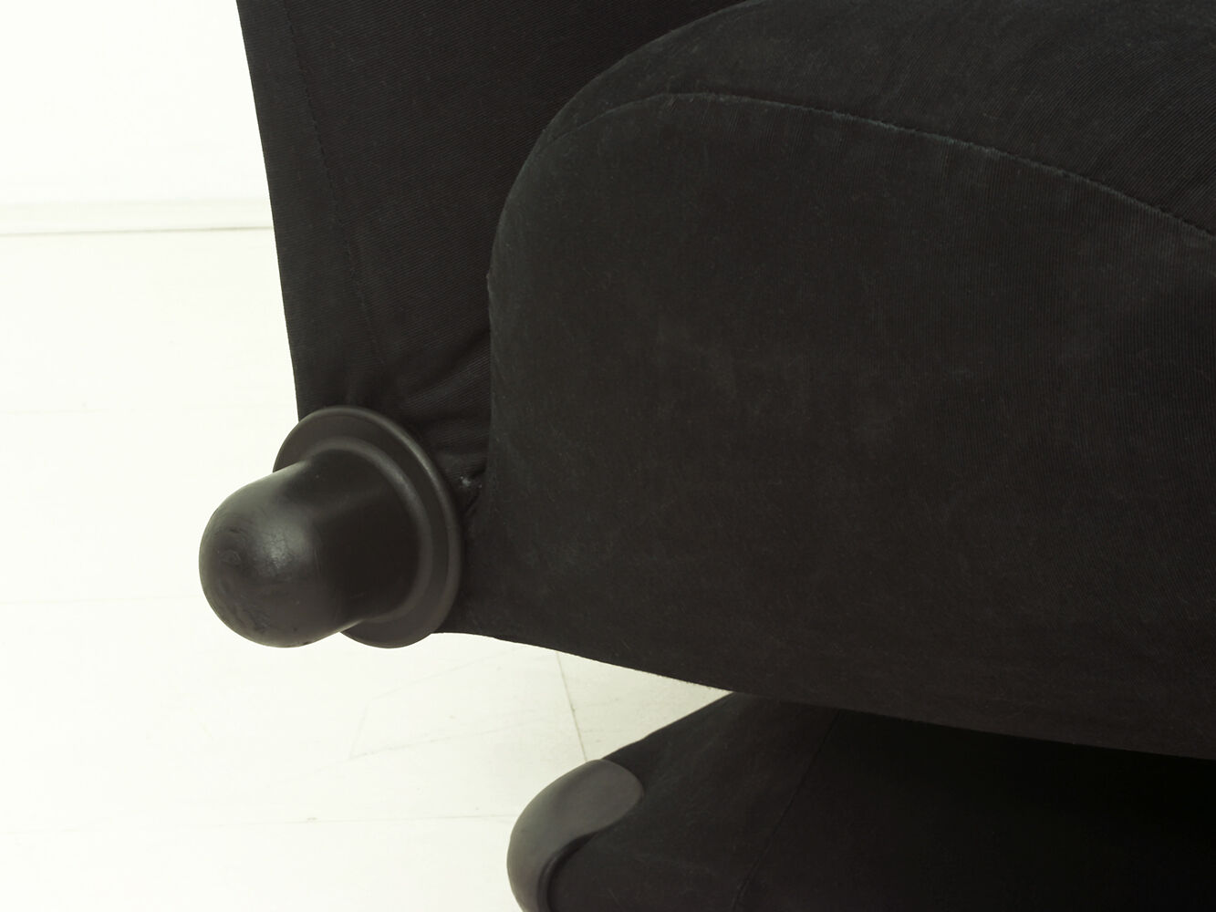 Italian Black Wink Lounge Chair With Mickey Mouse Ears by Toshiyuki Kita for Cassina, 1980s