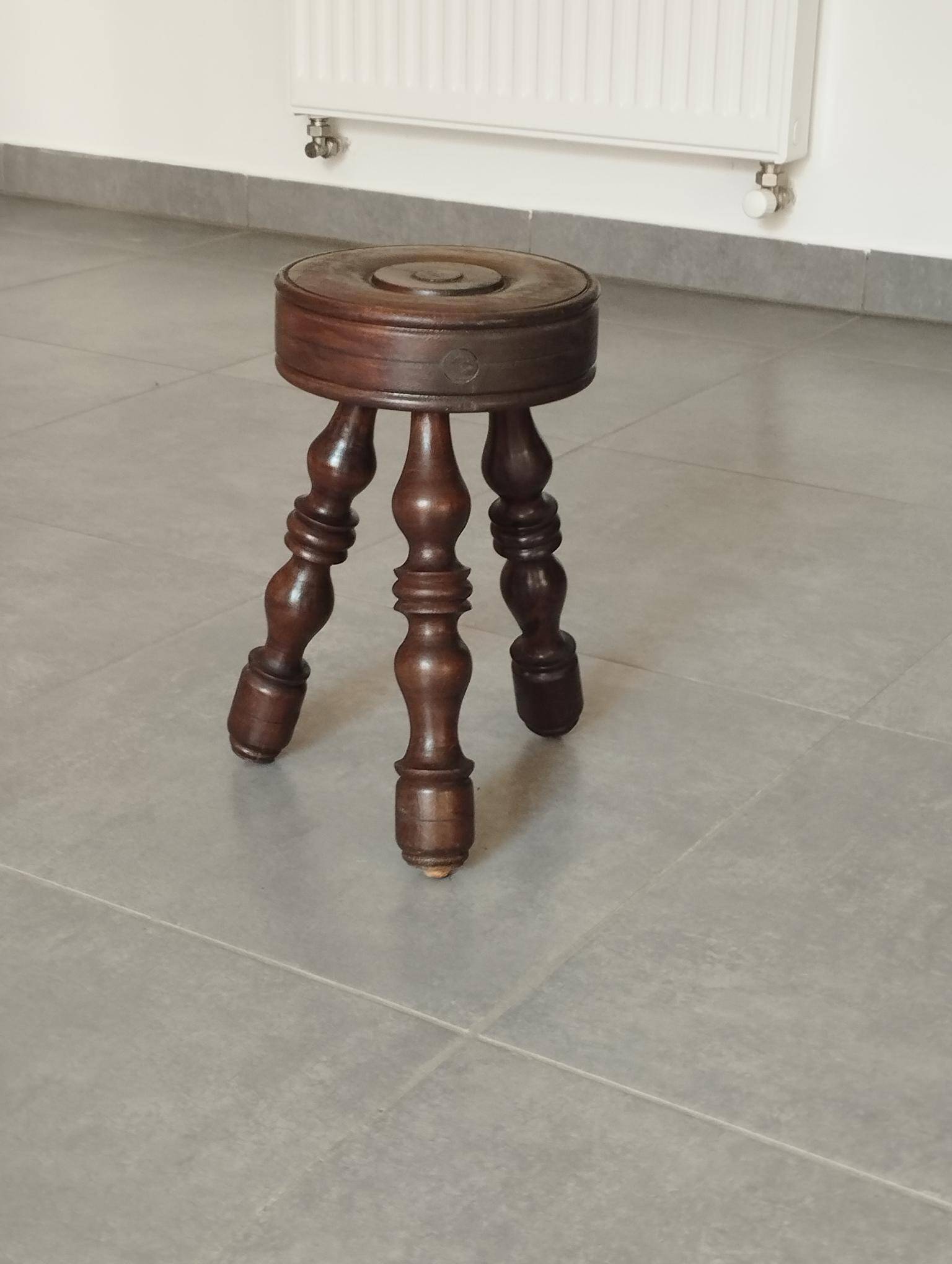 Tabouret tripode vintage, Art Populaire