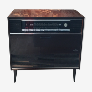 Grunding radio furniture