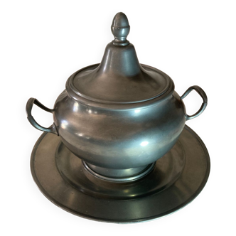 Pewter tureen and its tray