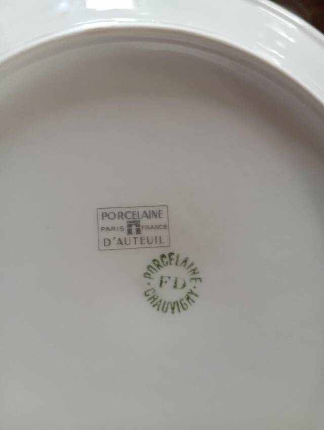 Very rare complete table service of 40 pieces – "Bistrot" model by Jacques Lobjoy for Auteuil porcelain, circa 1970.