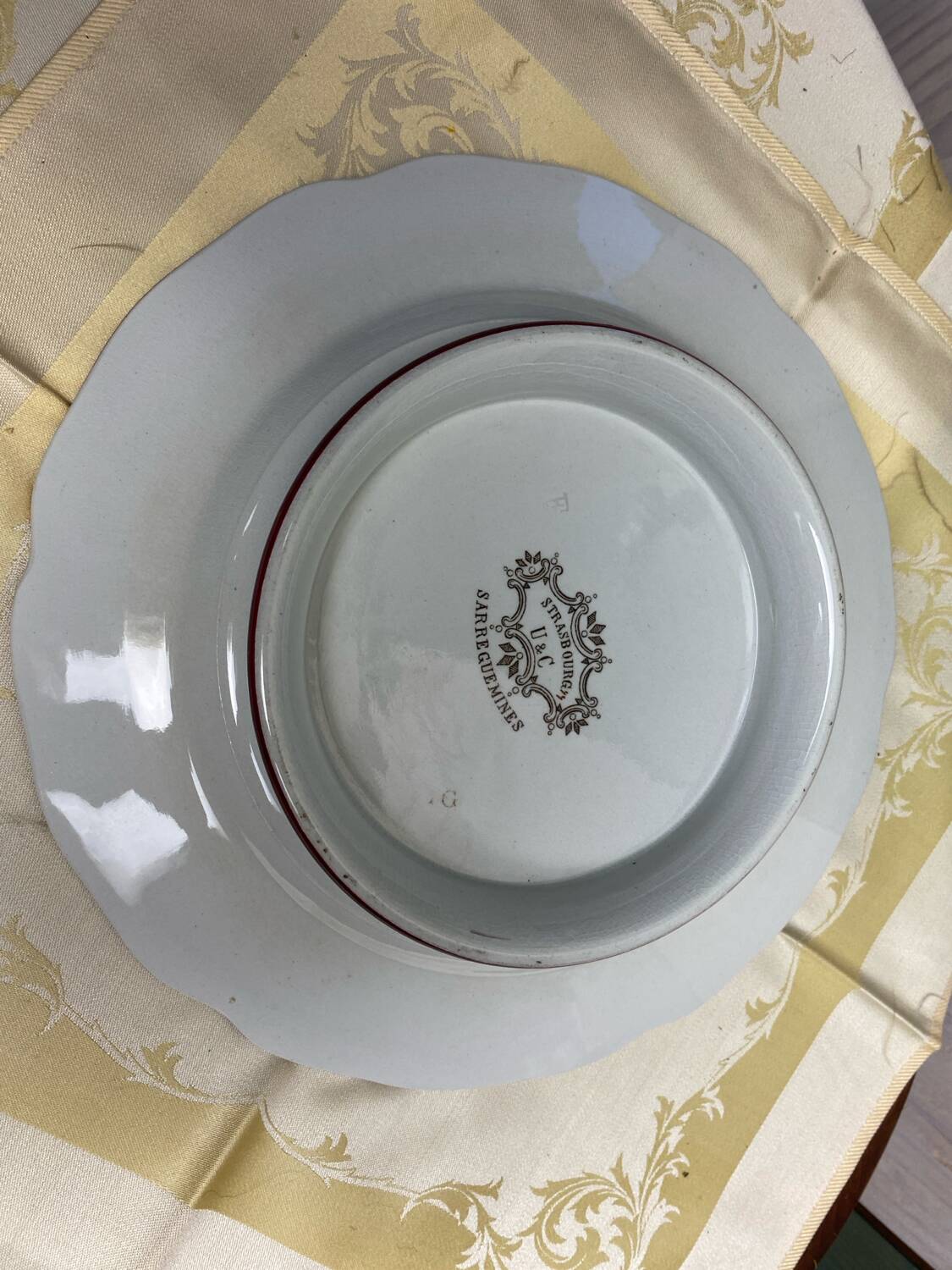 Sarreguemines plate on pedestal