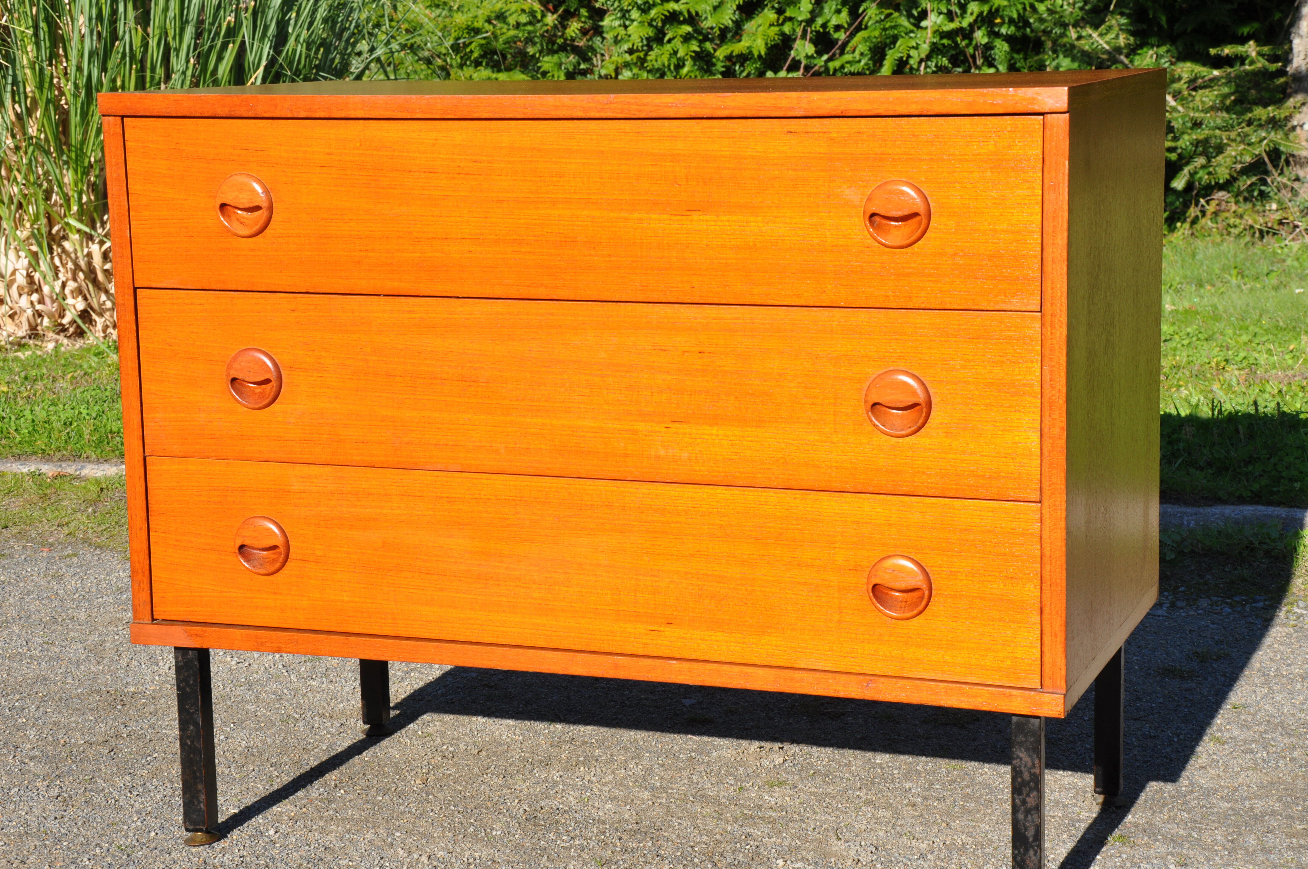 Commode de type scandinave