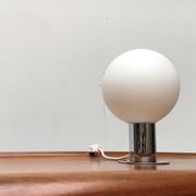 Lampe de table en chrome et verre de l'ère spatiale du milieu du siècle