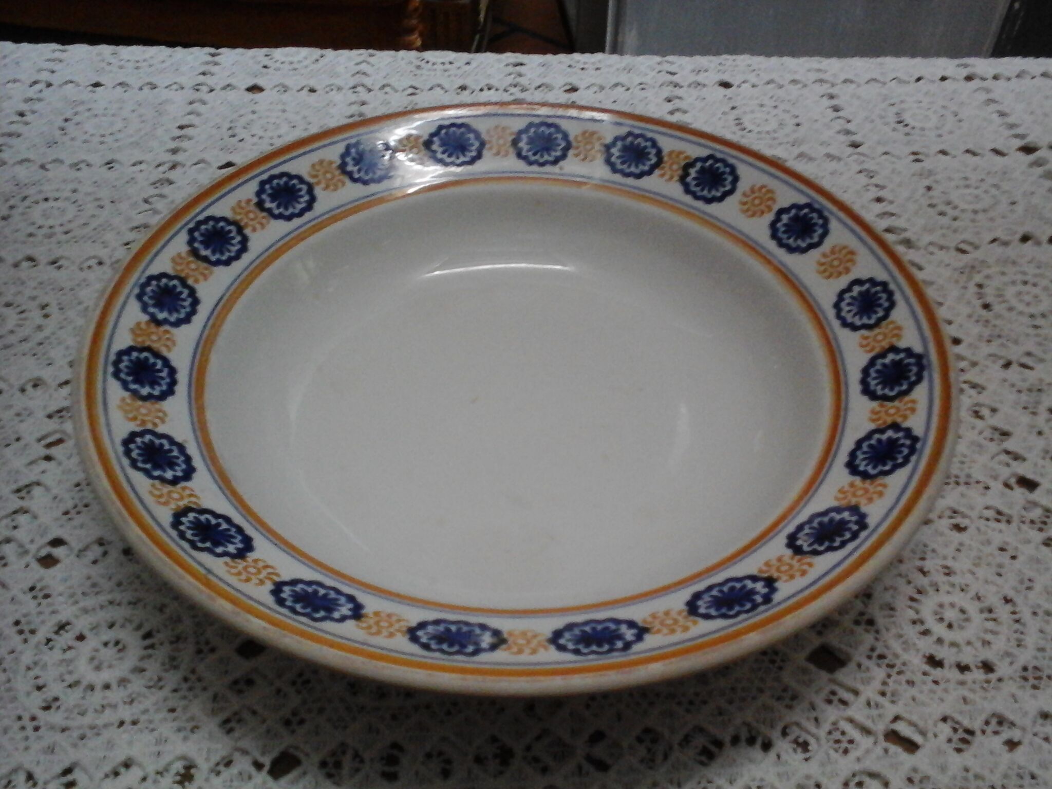 Hollow dish St Amand