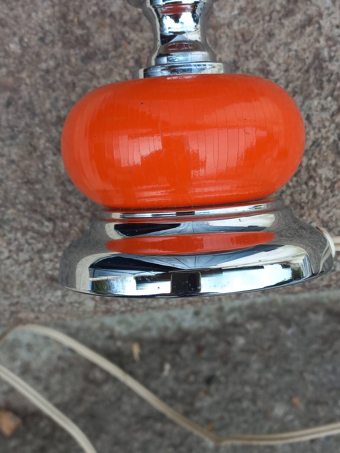 Designer lamp from the 70s in chrome metal and orange lacquered wood