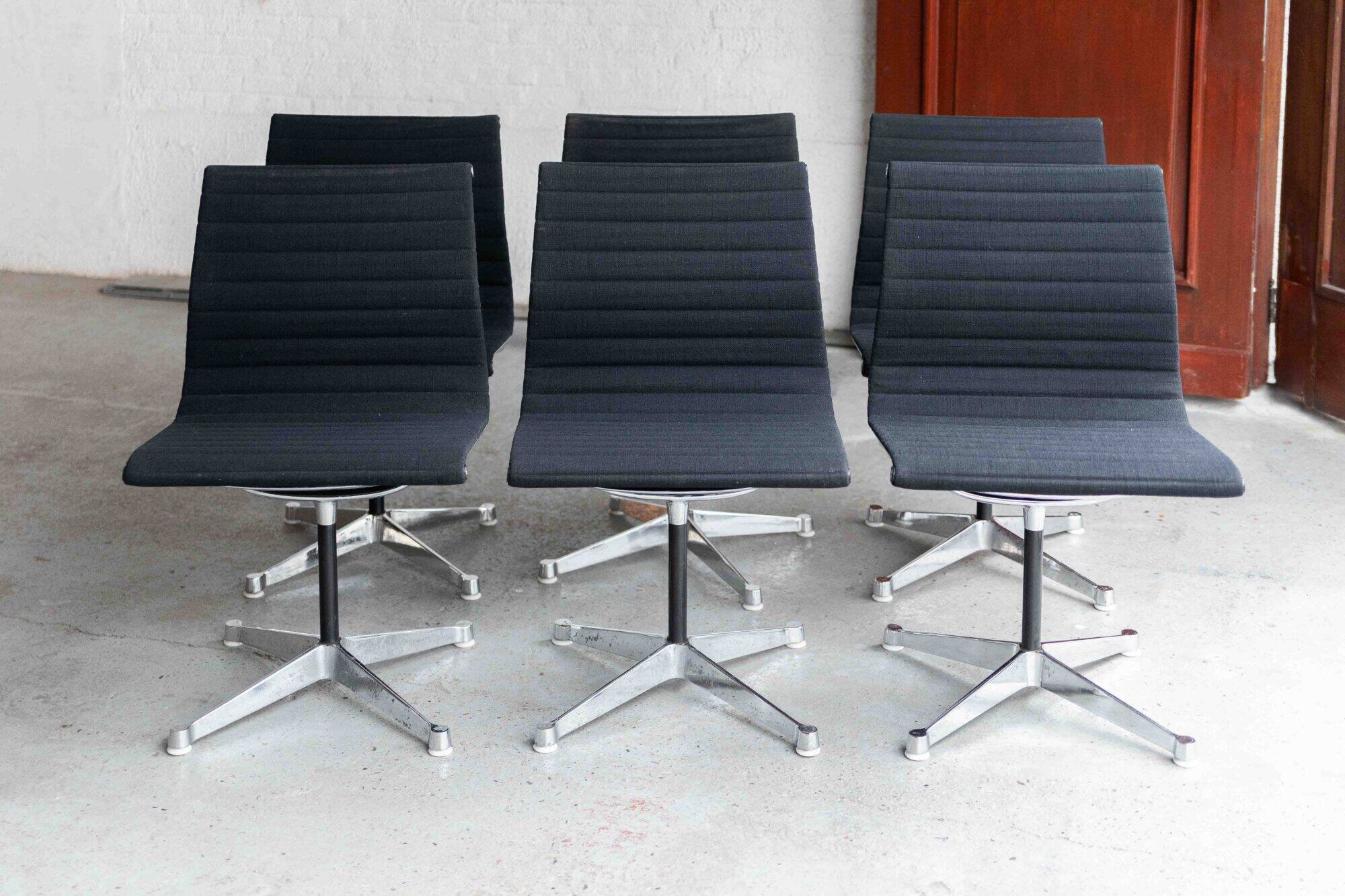 Ensemble de 6 chaises d'appoint ‘EA 105’ par Charles et Ray Eames