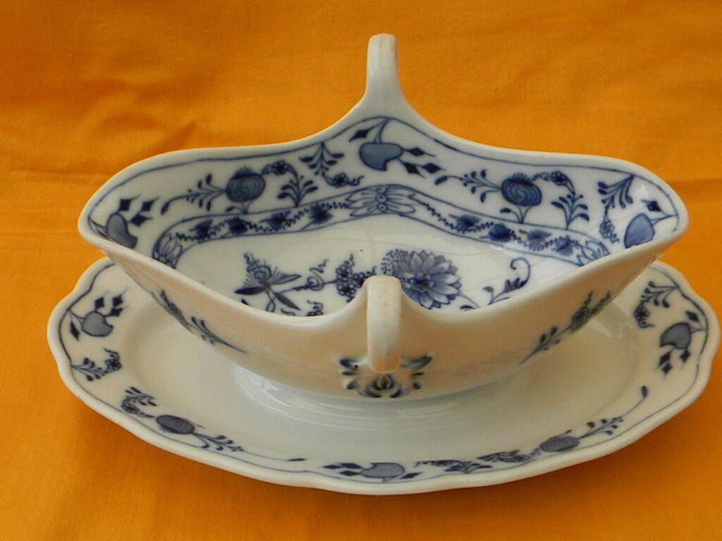 Porcelain saucière germany meissen germany.