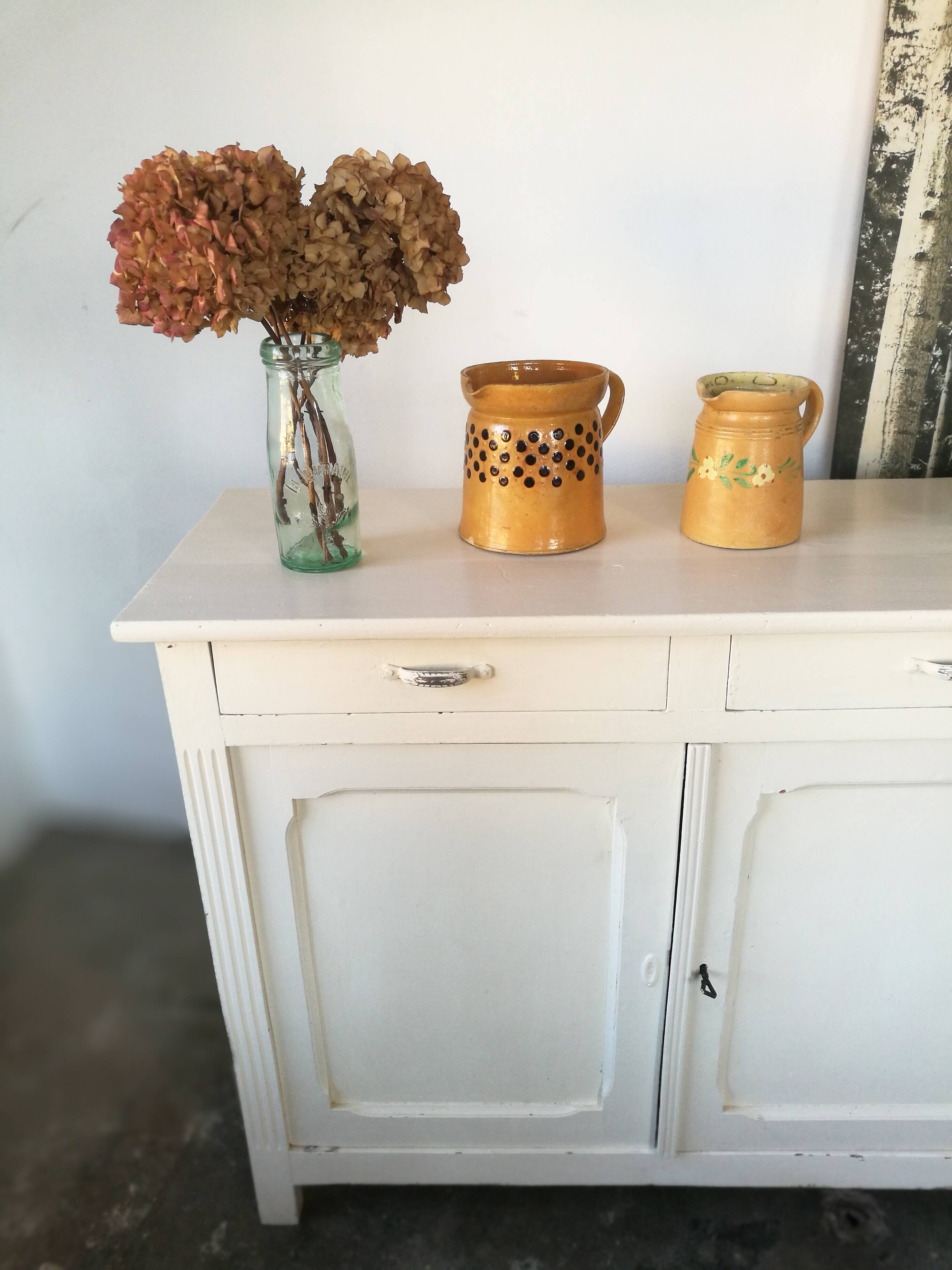 White parisian buffet