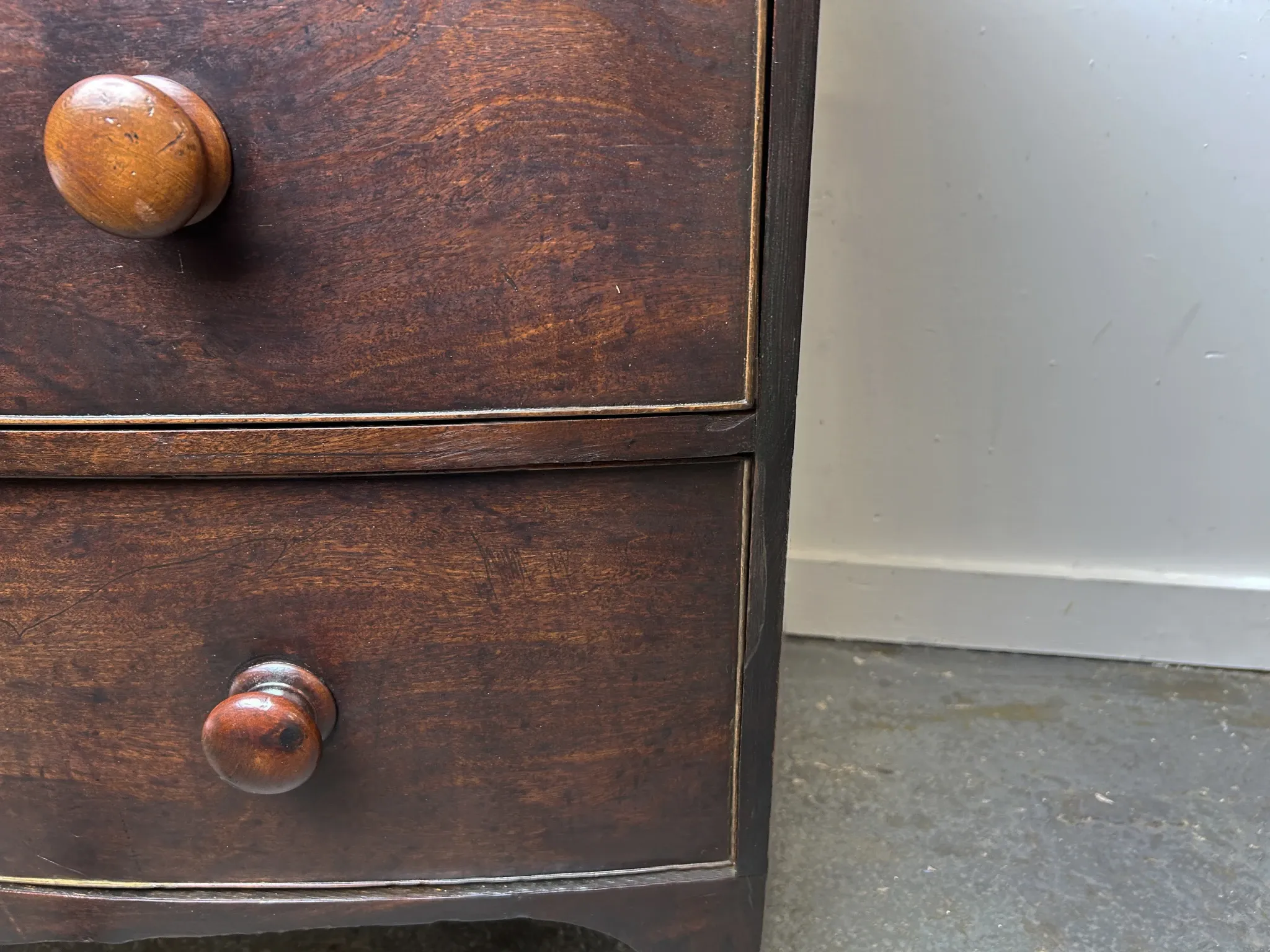 Antique Mahogany Bow Front Chest of 3 Drawers Georgian c1800-1830 Splay Fee