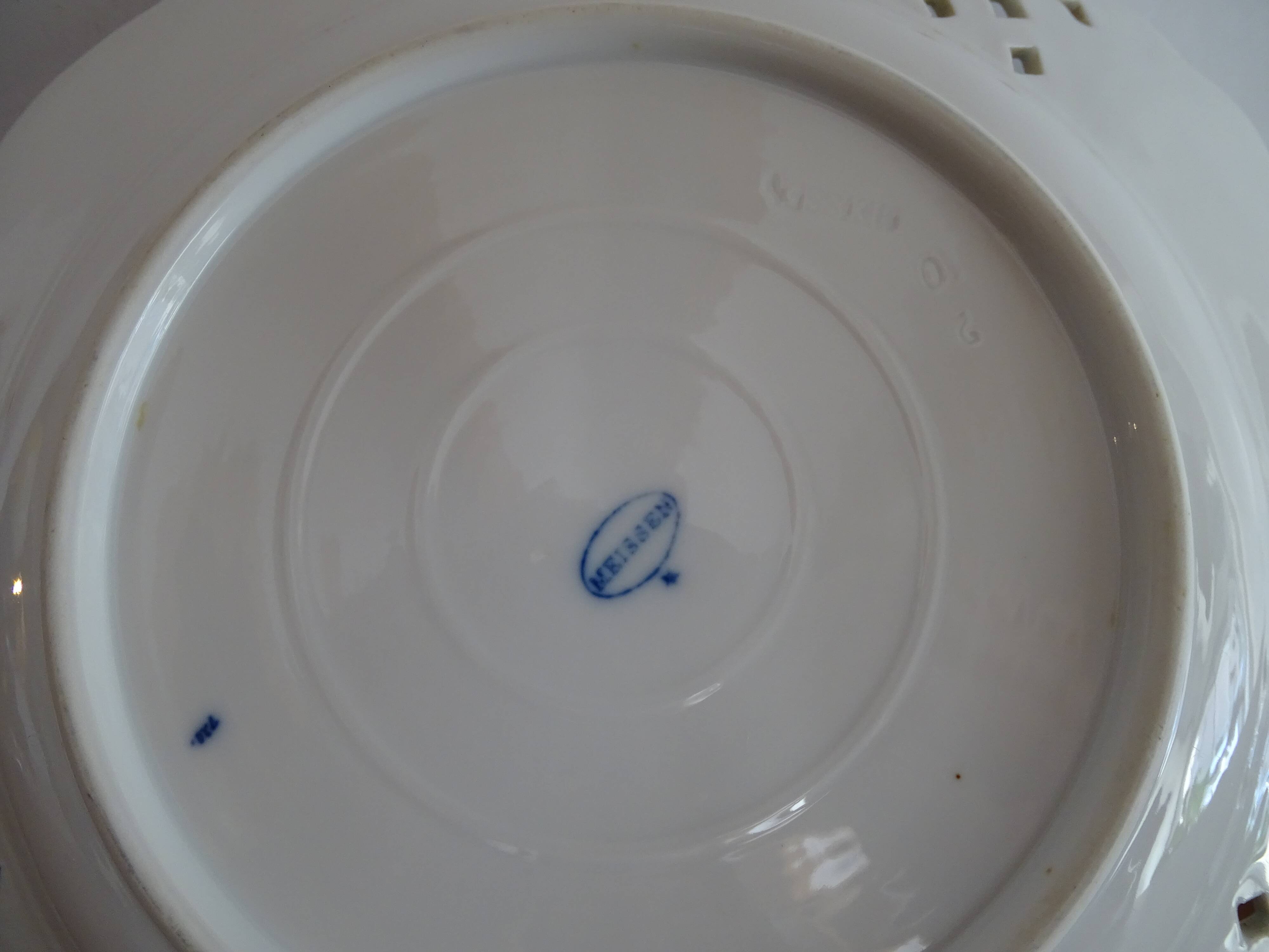 Old openwork Meissen earthenware plate decorated with blue onions 19th century