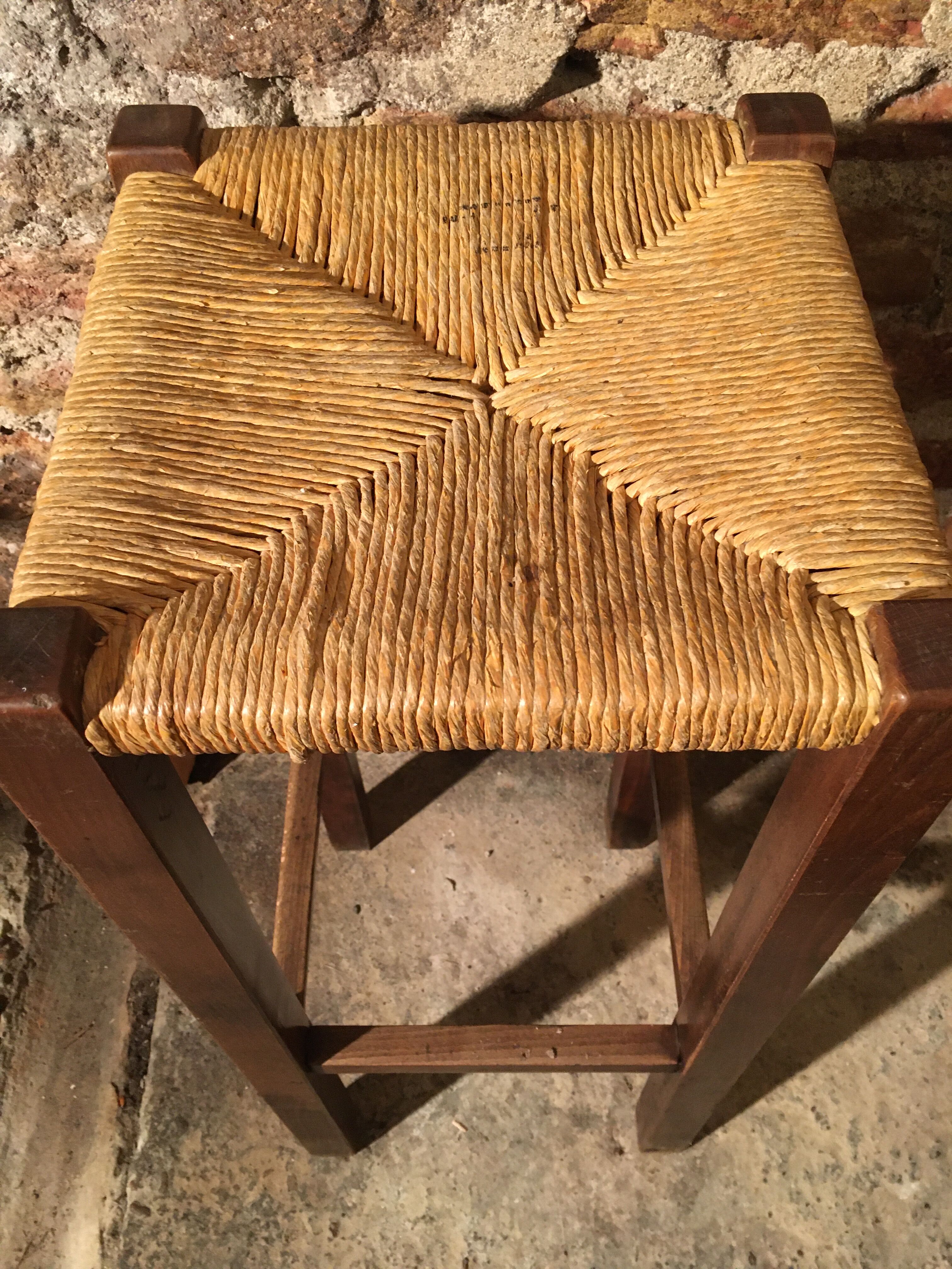 Oak bar stool with straw seat