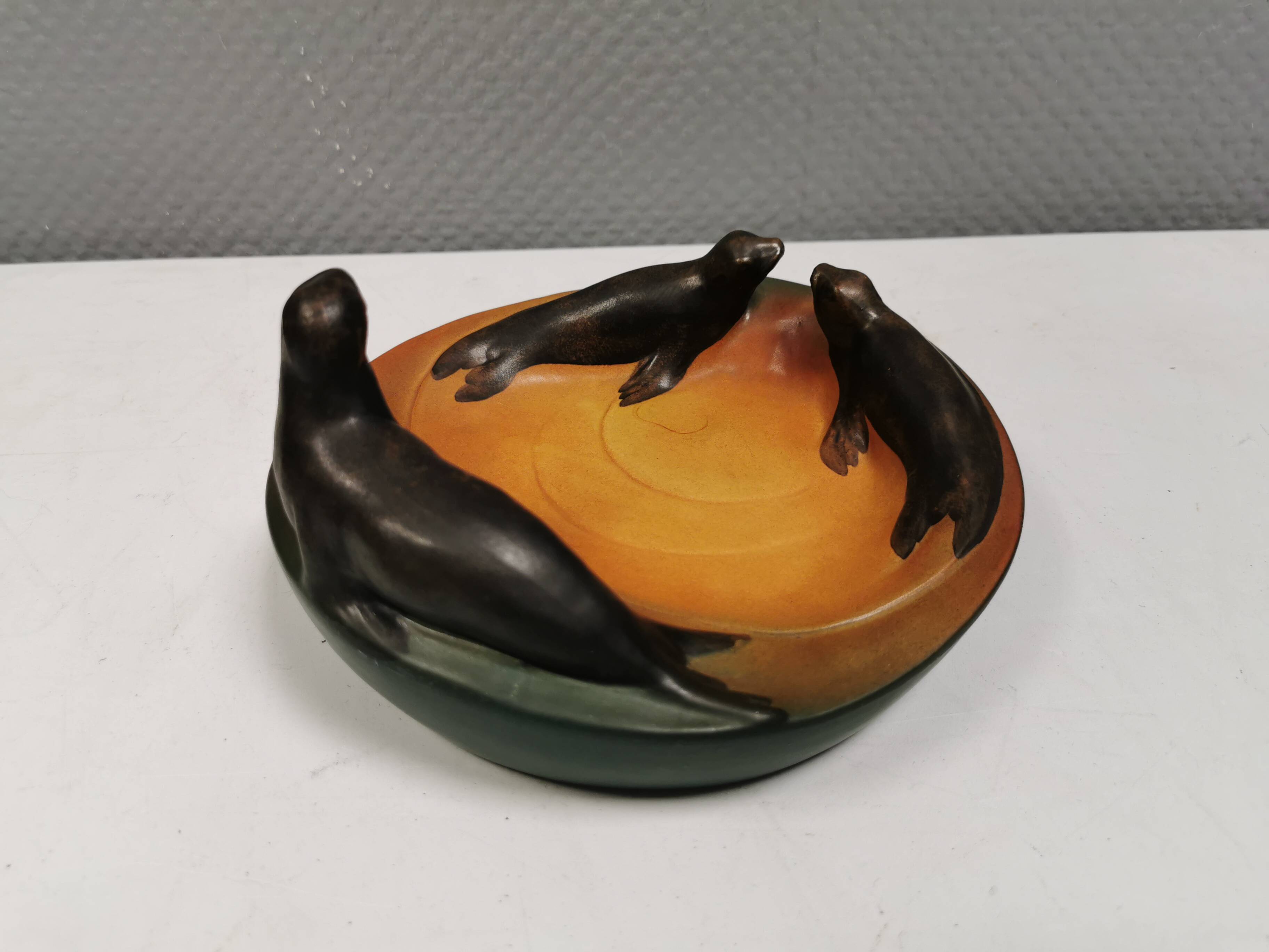 Dish with sea lions hand painted by Ipsen's widow, Denmark 1930s.