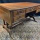 Grand bureau anglais en acajou de style Regency