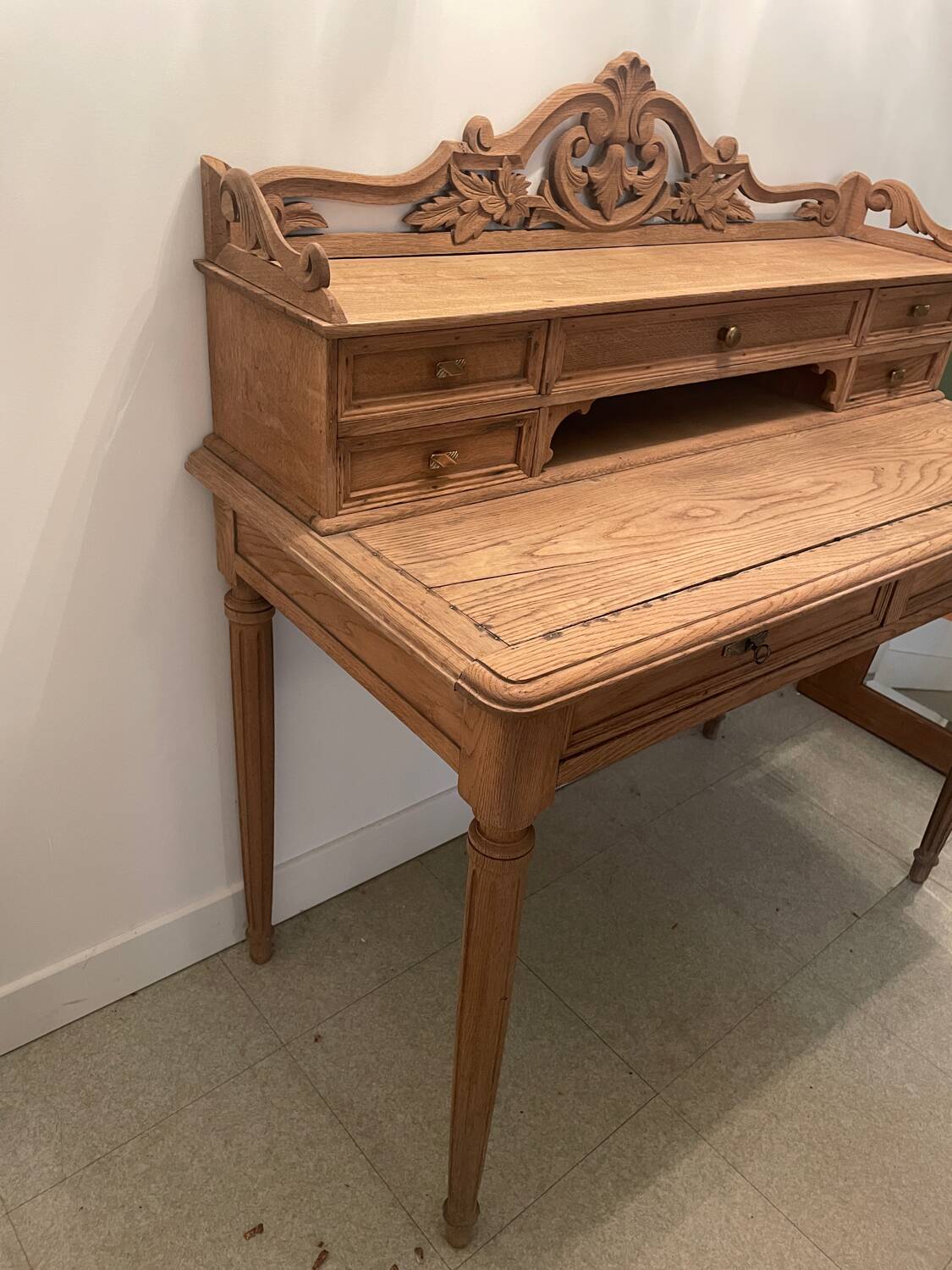 Small Art Deco airbrushed desk