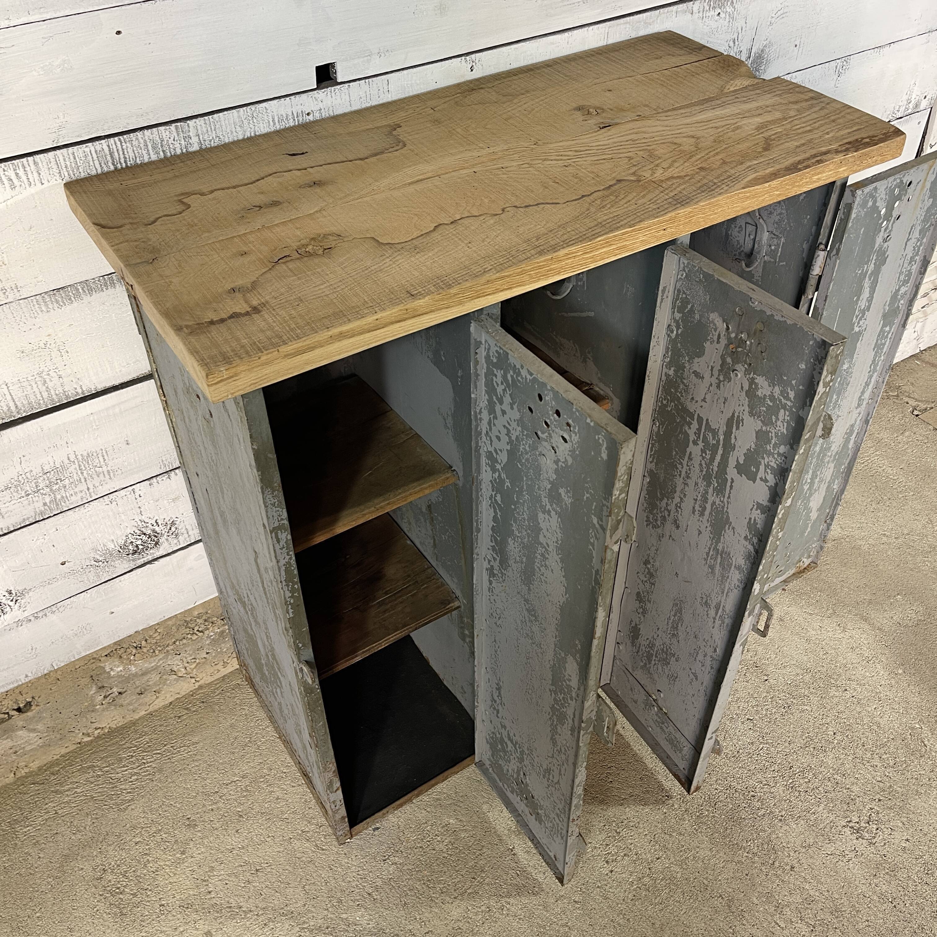 Buffet cloakroom 3 doors