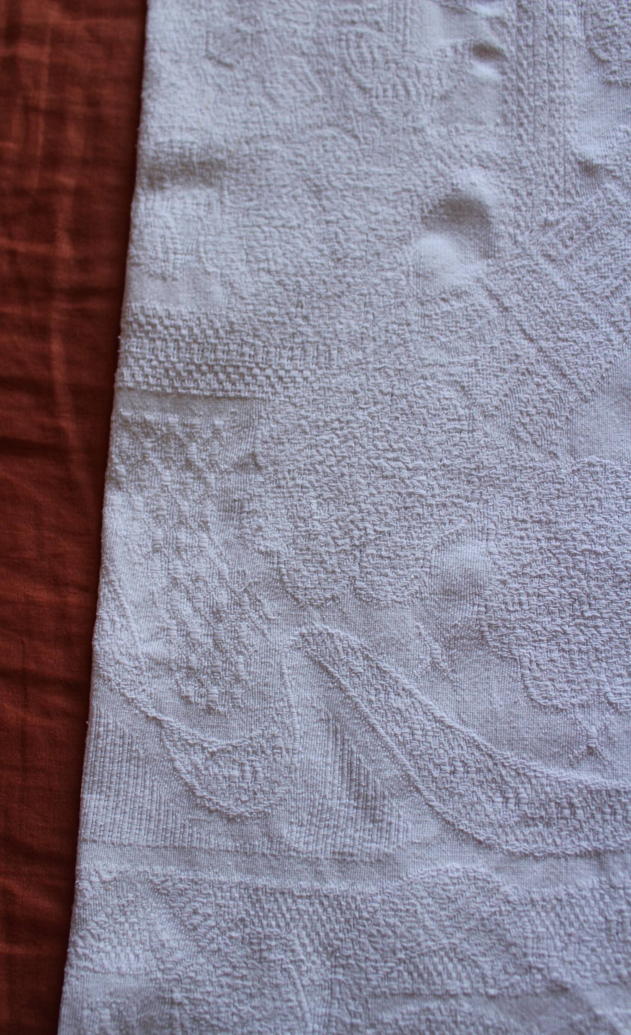 Plaid ancien blanc franges broderies ajourées