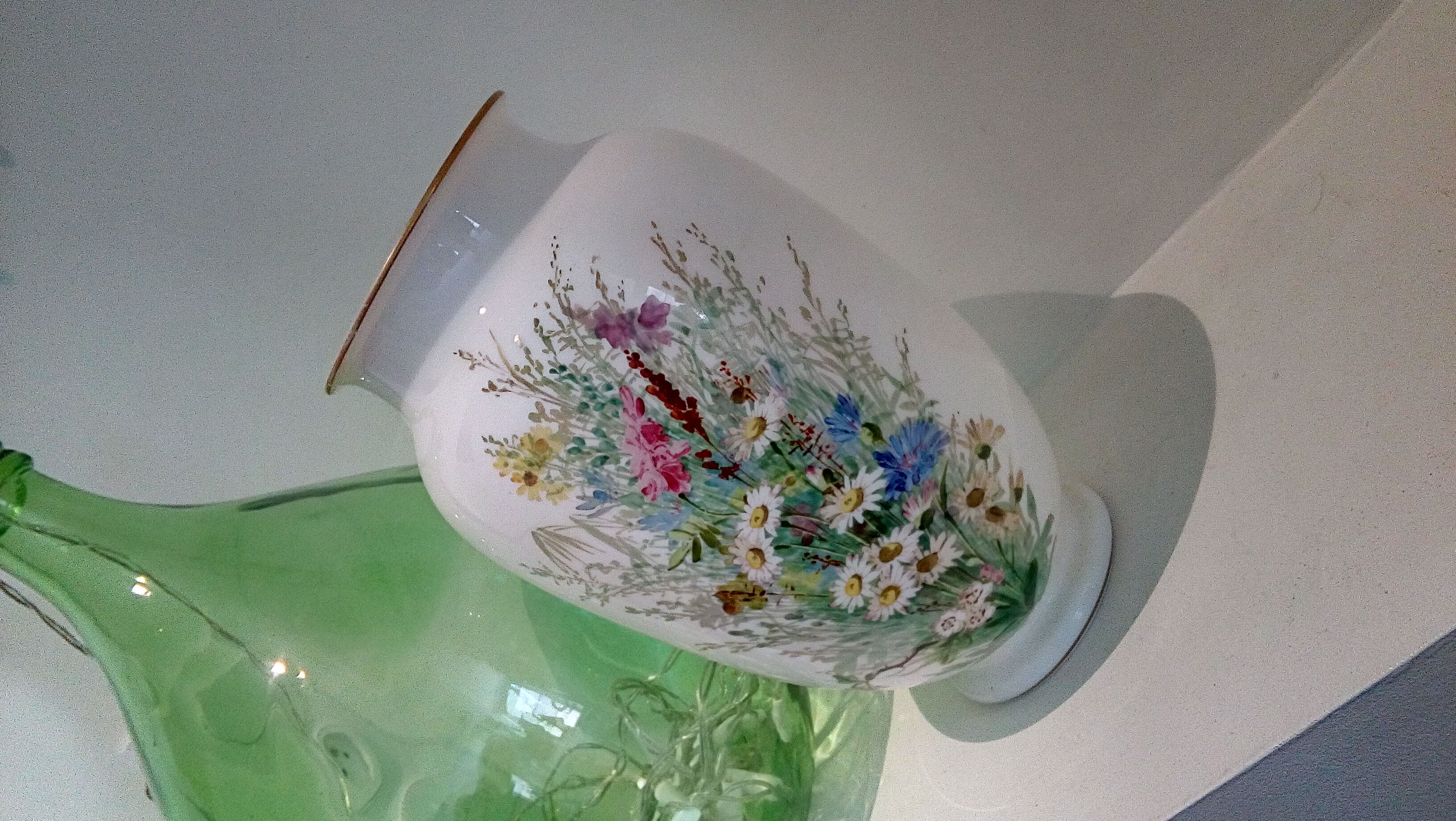 Vase blanc en opaline