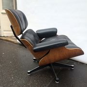 Eames lounge chair and his for Mobilier International