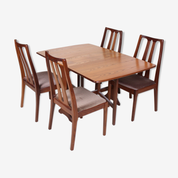 Mid-twentieth century teak dining set